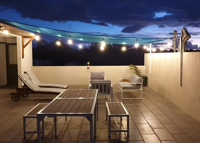 Westwood Luxury Penthouse With Private Roof Top Ref 15847