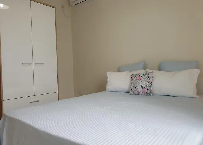 Westwood Luxury Penthouse With Private Roof Top Ref 15847