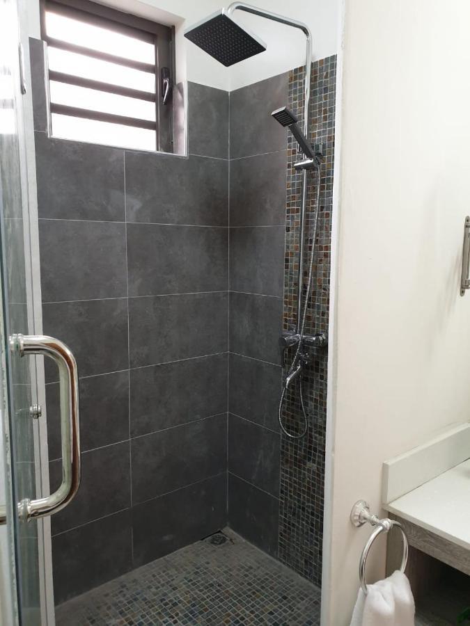 Westwood Luxury Penthouse With Private Roof Ref 15847 *